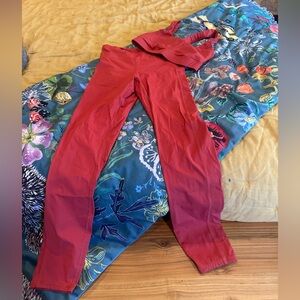 Vuori Women's Red Leggings Set